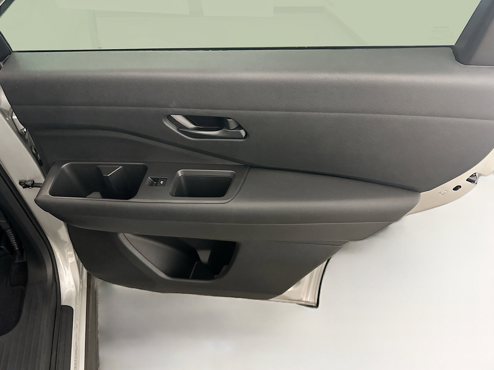 Used 2024 Nissan Pathfinder SV image 32