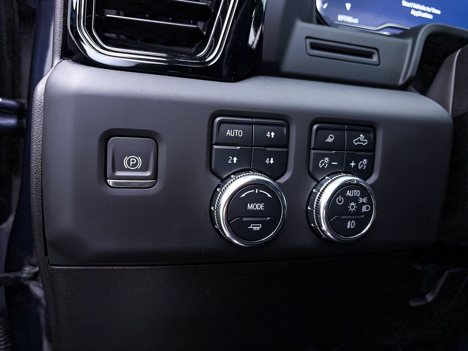 Used 2024 GMC Sierra 2500 AT4 w/ AT4 Preferred Package AWD/4WD image 5