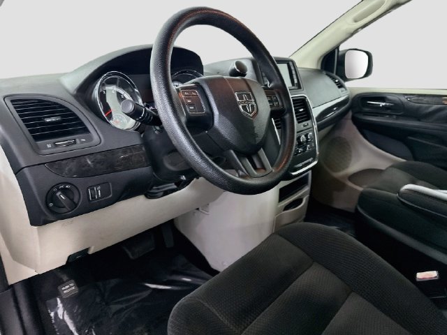 Used 2018 Dodge Grand Caravan SE w/ UConnect Hands-Free Group FWD image 22