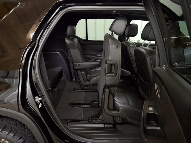 Used 2023 Chevrolet Traverse RS AWD/4WD image 21
