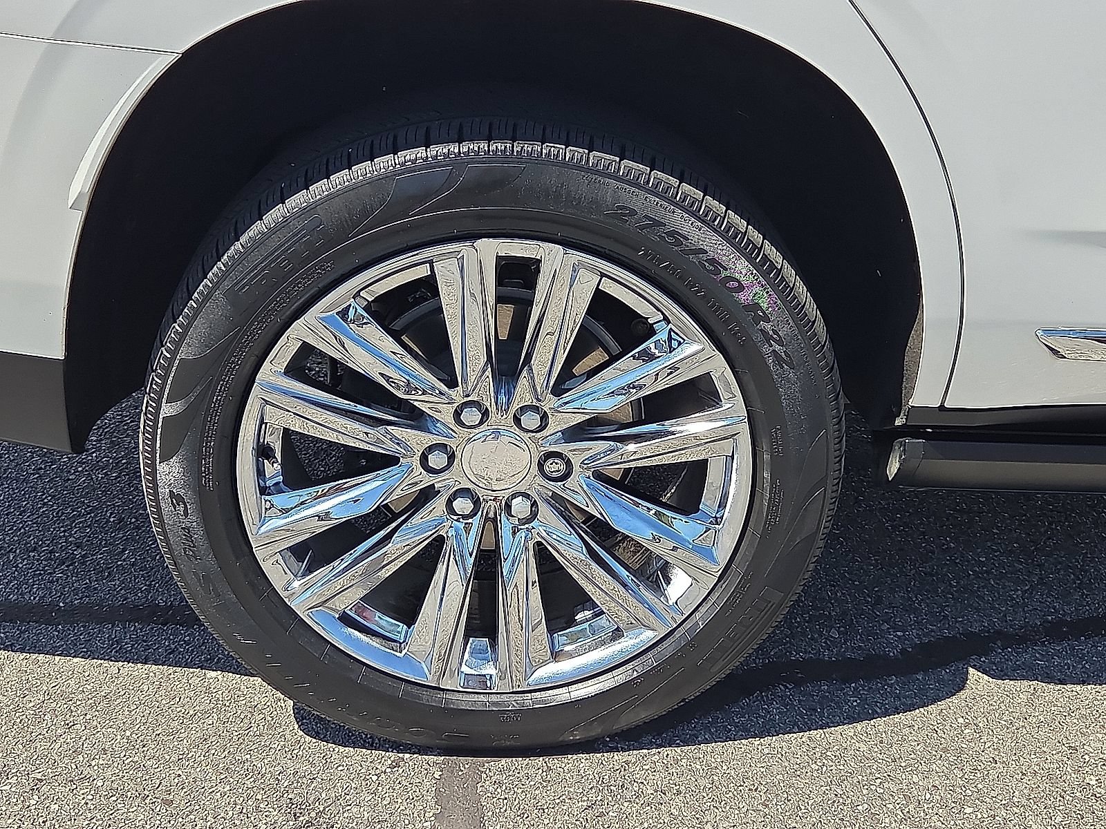 Used 2021 Chevrolet Tahoe Premier w/ Premium Package AWD/4WD image 17