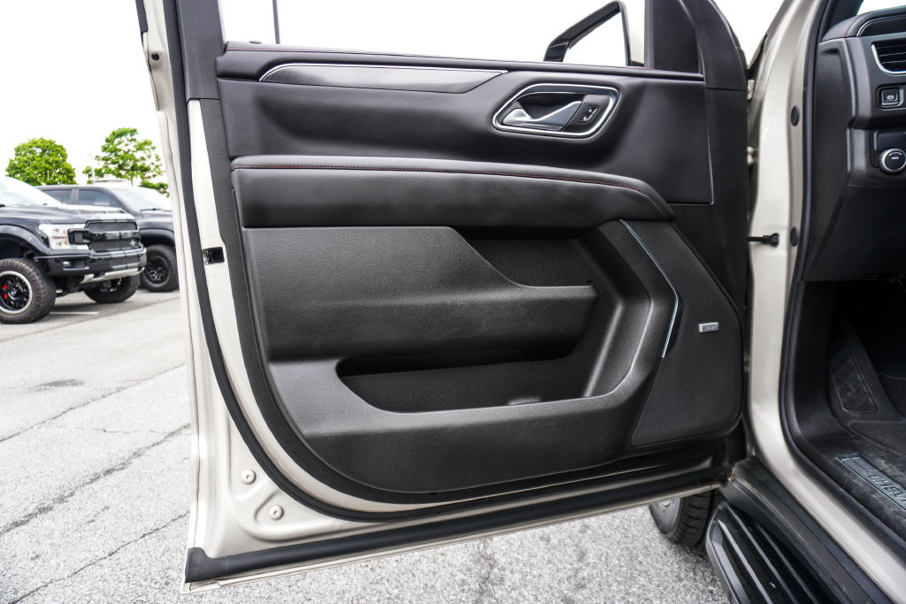Used 2024 Chevrolet Suburban RST RWD image 19