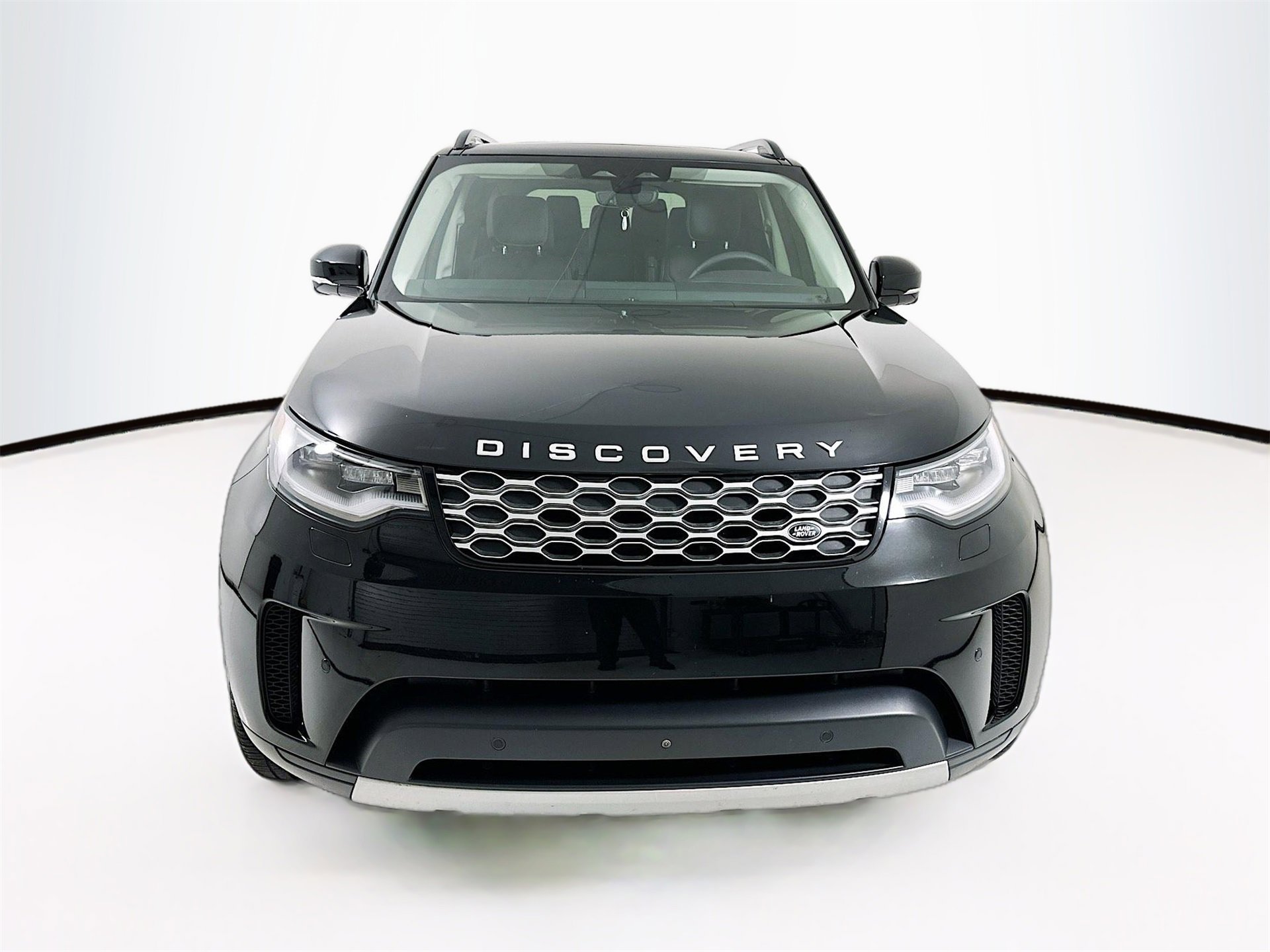 Used 2024 Land Rover Discovery S image 2