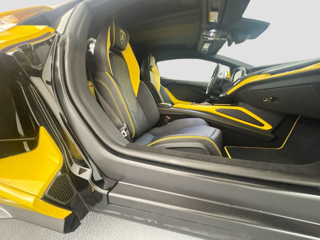 Used 2024 Lamborghini Revuelto AWD/4WD image 29