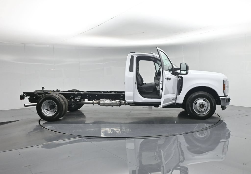 New 2026 Ford F350 XL w/ XL Chrome Package RWD image 4