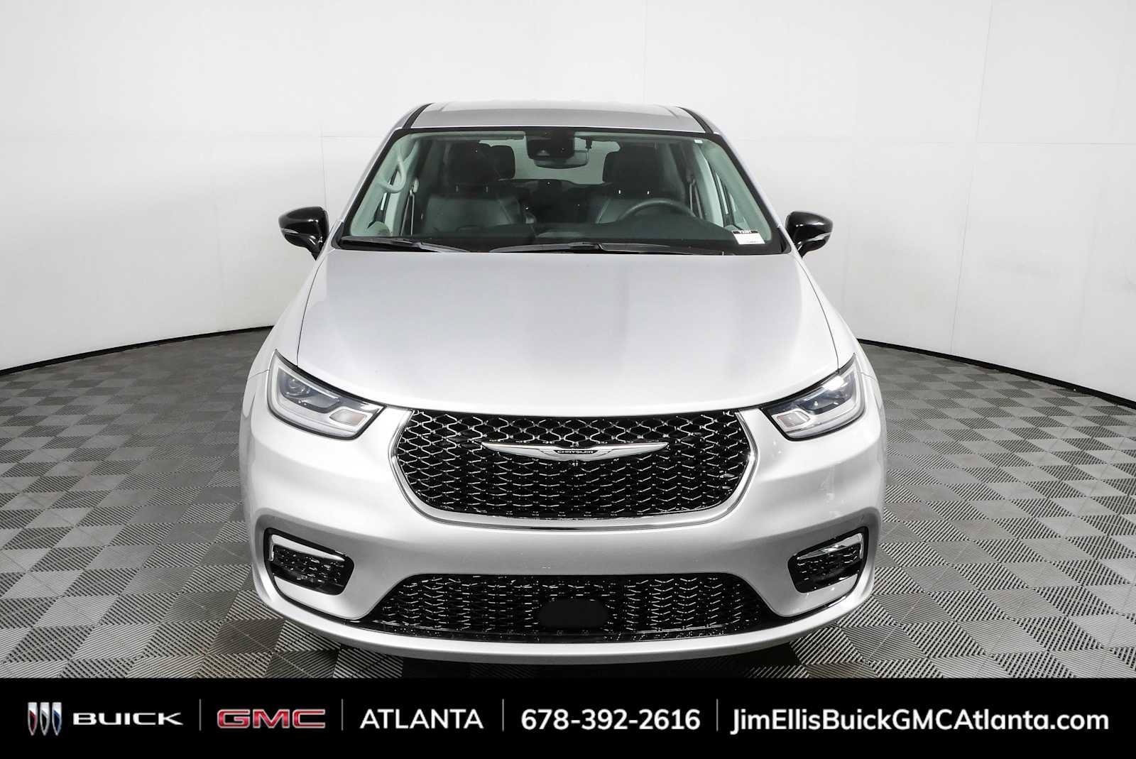 Used 2024 Chrysler Pacifica Touring-L FWD image 24