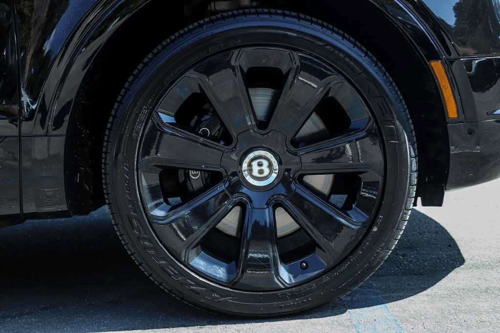 Used 2020 Bentley Bentayga AWD/4WD image 12