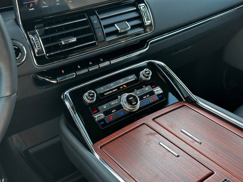 Used 2024 Lincoln Navigator Reserve image 20