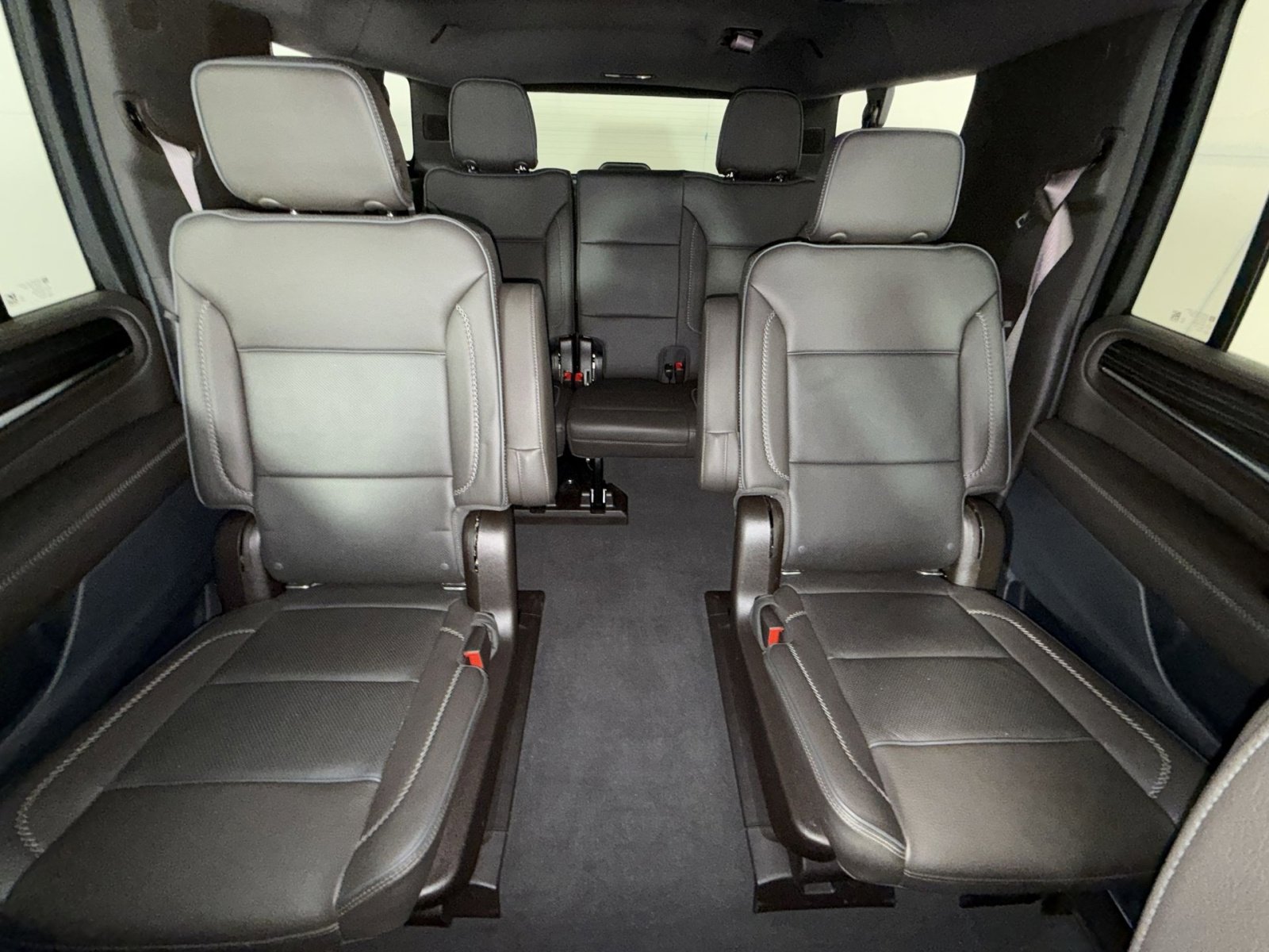 Used 2022 GMC Yukon XL Denali w/ Advanced Technology Package AWD/4WD image 25