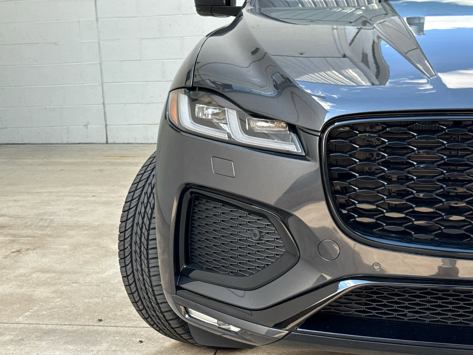 New 2026 Jaguar F-PACE R-Dynamic S image 3