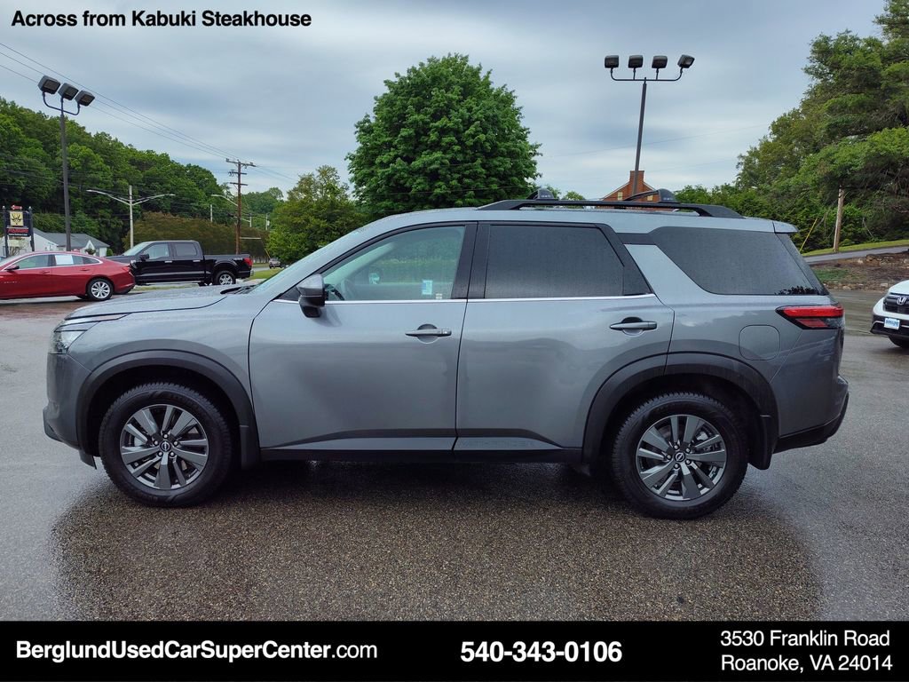 Used 2024 Nissan Pathfinder SV w/ SV Premium Package AWD/4WD image 7