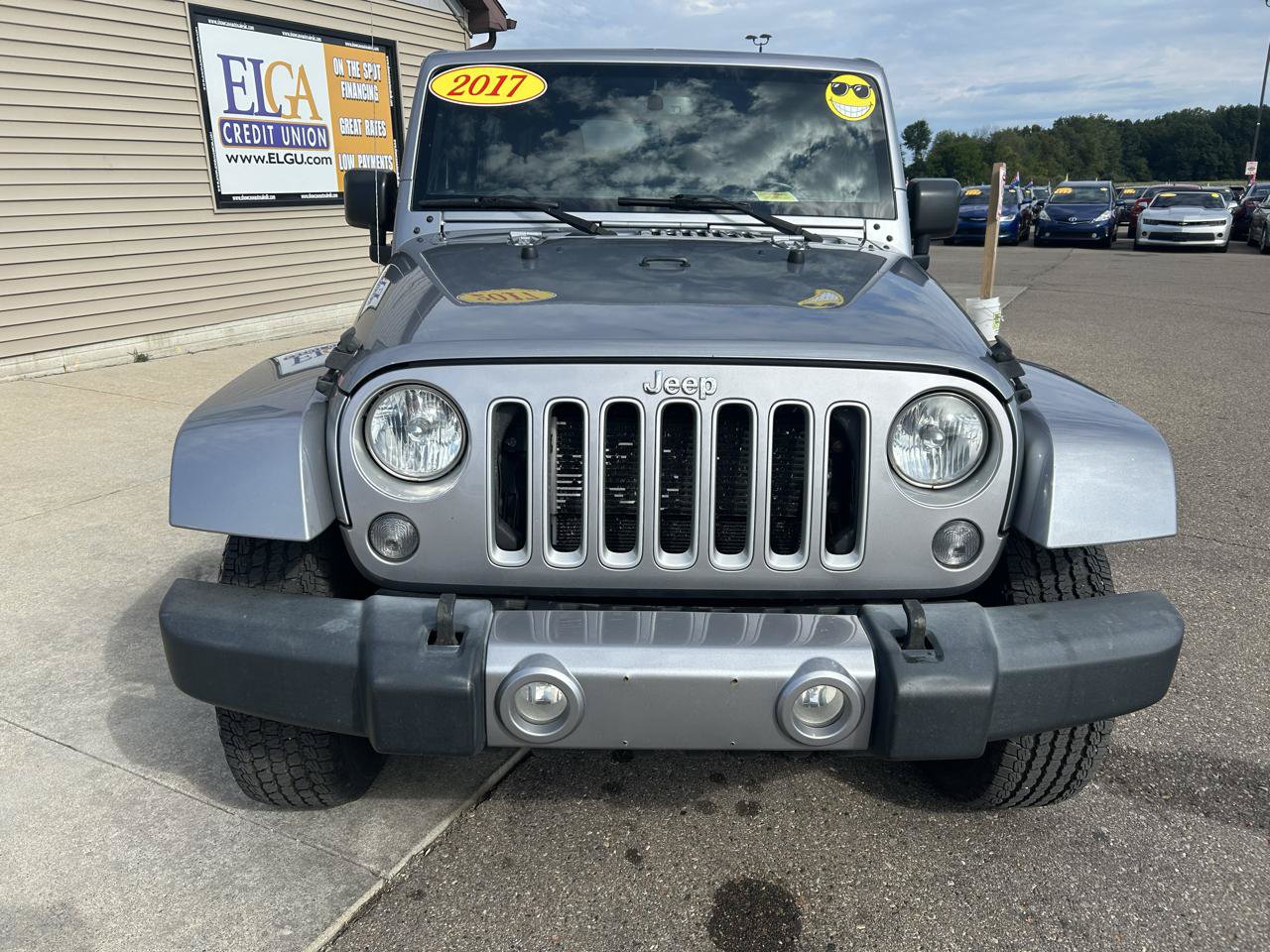 Used 2017 Jeep Wrangler Unlimited Sahara w/ Dual Top Group AWD/4WD image 4