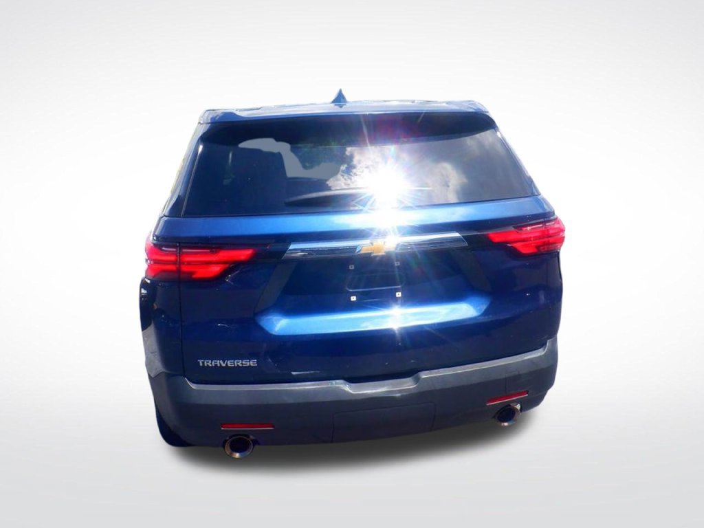 Used 2023 Chevrolet Traverse LS w/ Safety Package FWD image 5