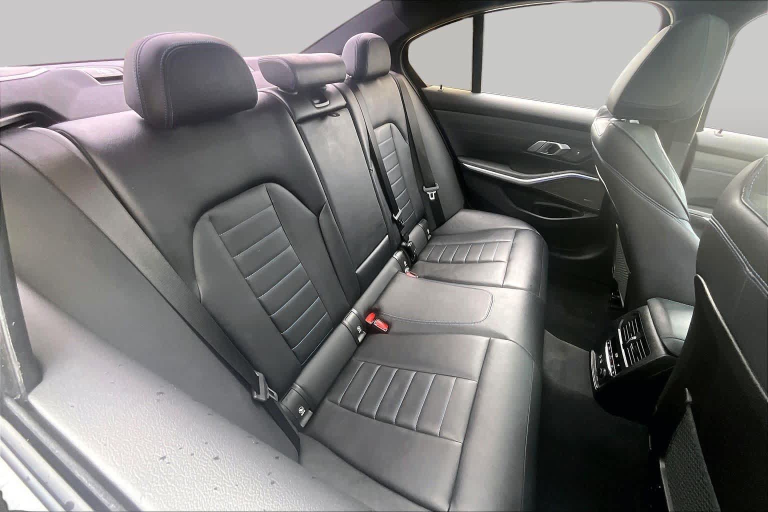 Used 2020 BMW 330i Sedan w/ M Sport Package RWD image 18
