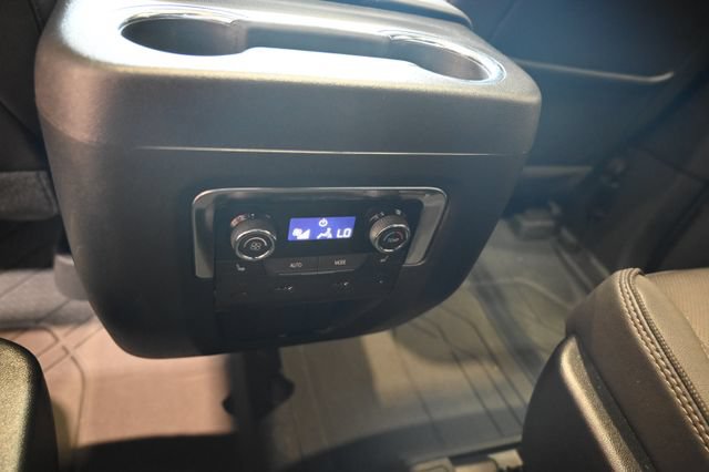 Used 2025 Chevrolet Suburban High Country AWD/4WD image 31