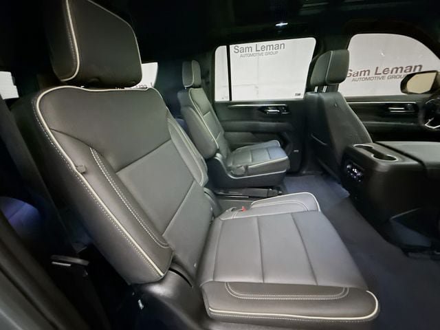 Used 2025 Chevrolet Suburban Premier w/ Sun And Tow Package AWD/4WD image 31
