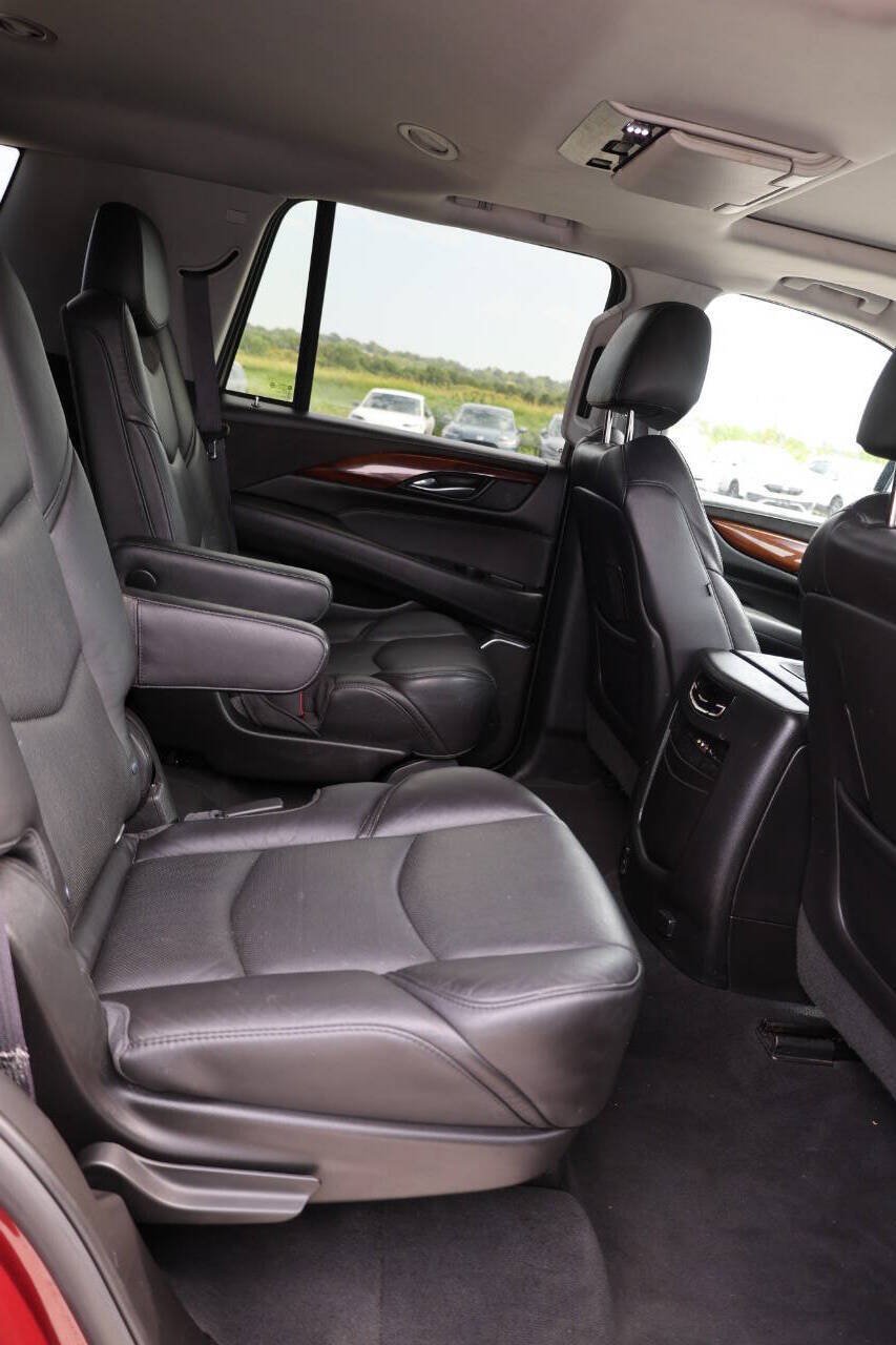Used 2016 Cadillac Escalade Premium AWD/4WD image 16