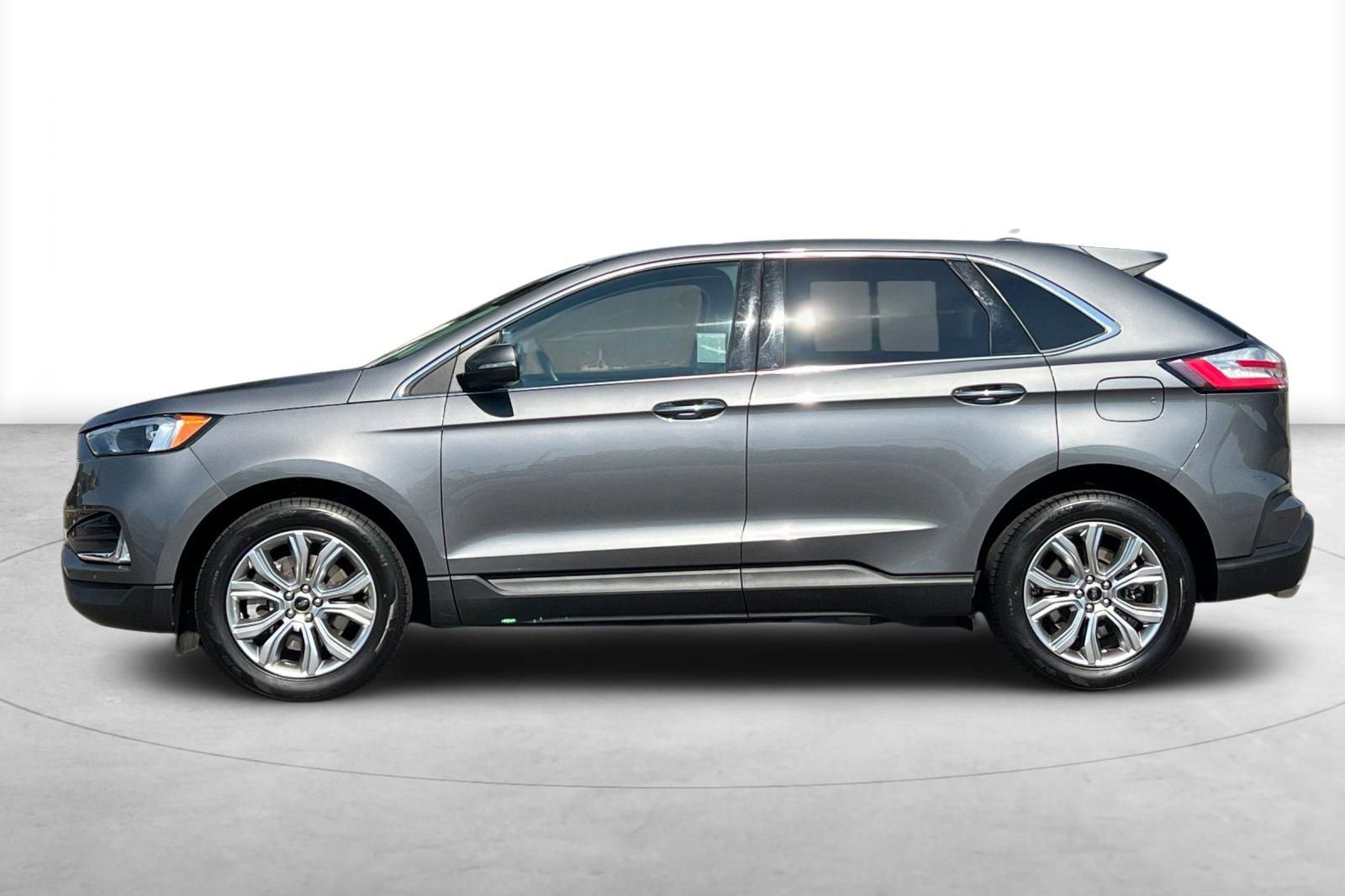 Used 2024 Ford Edge Titanium image 3