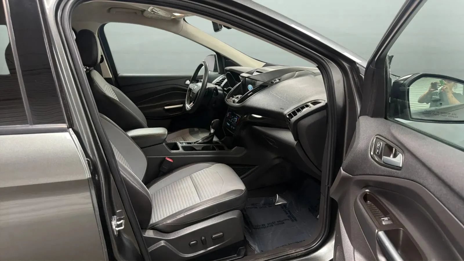 Used 2017 Ford Escape Titanium FWD image 22