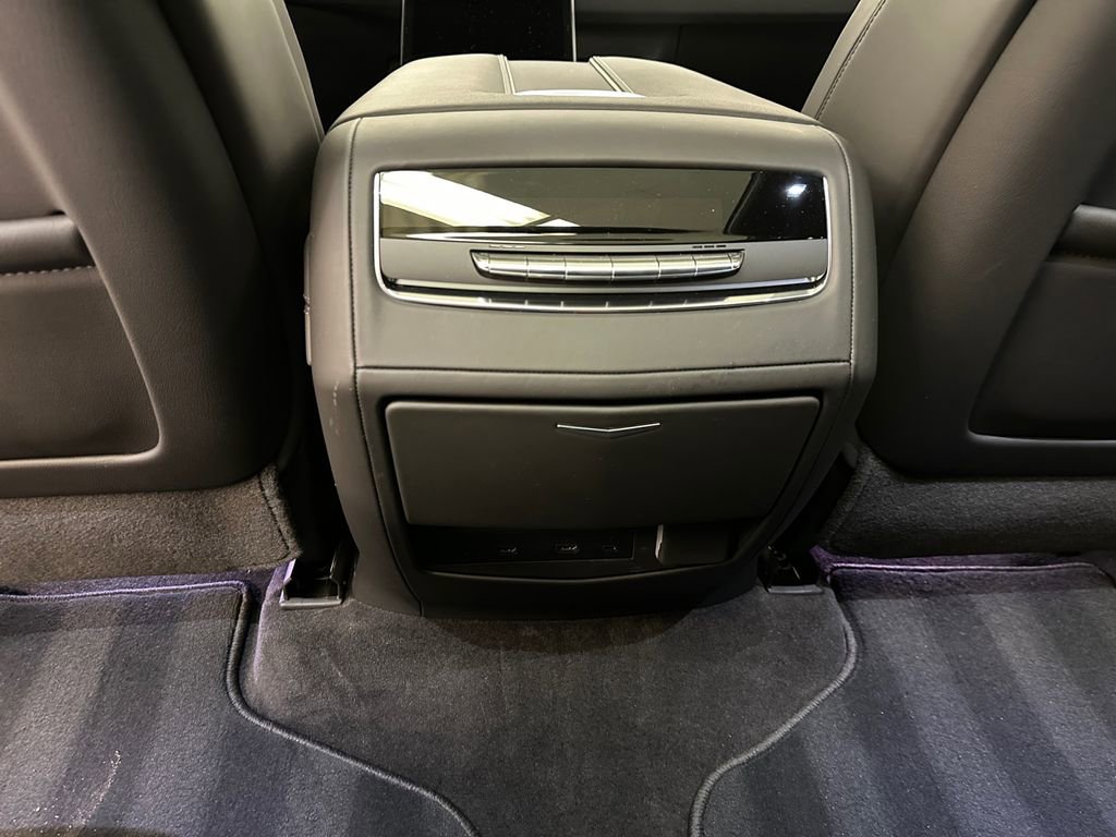 Used 2026 Cadillac Escalade Platinum Sport w/ LPO, ONYX Package image 18