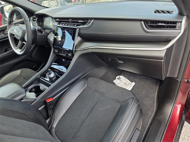 Certified 2025 Jeep Grand Cherokee Altitude image 17