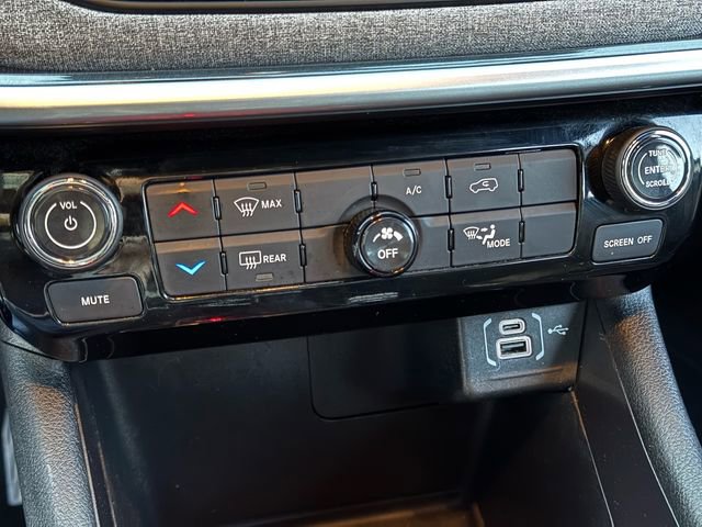 Used 2024 Jeep Compass Latitude image 17