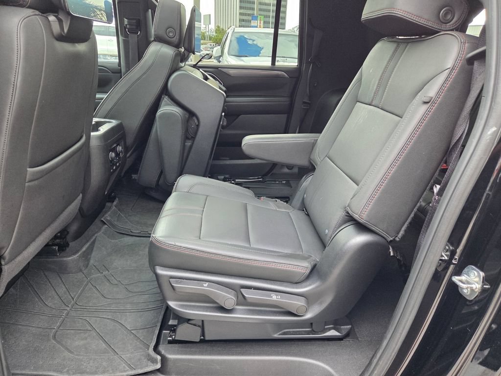Certified 2024 Chevrolet Suburban RST w/ Luxury Package AWD/4WD image 8