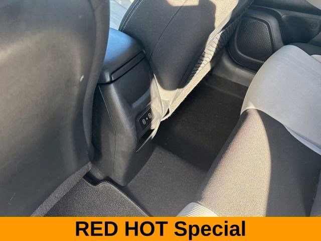 Used 2024 Hyundai Venue SEL image 32