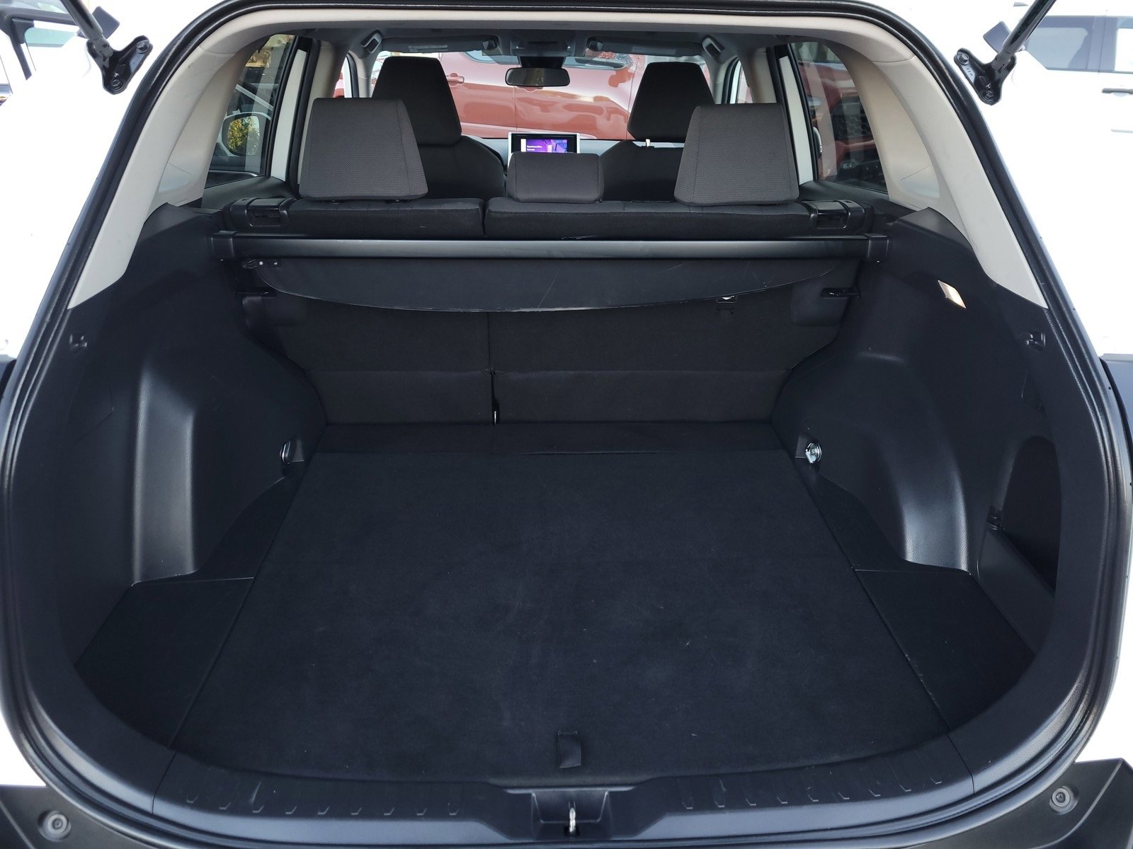 Used 2023 Toyota RAV4 XLE image 23