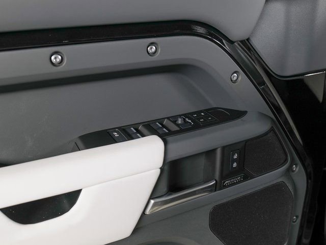 New 2026 Land Rover Defender 110 X-Dynamic SE AWD/4WD image 25