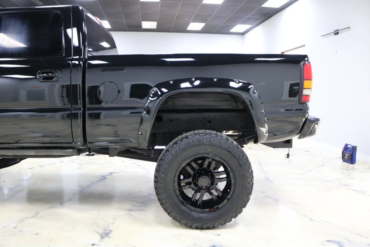 Used 2006 GMC Sierra 2500 SLT w/ Heavy-Duty Power Package image 22