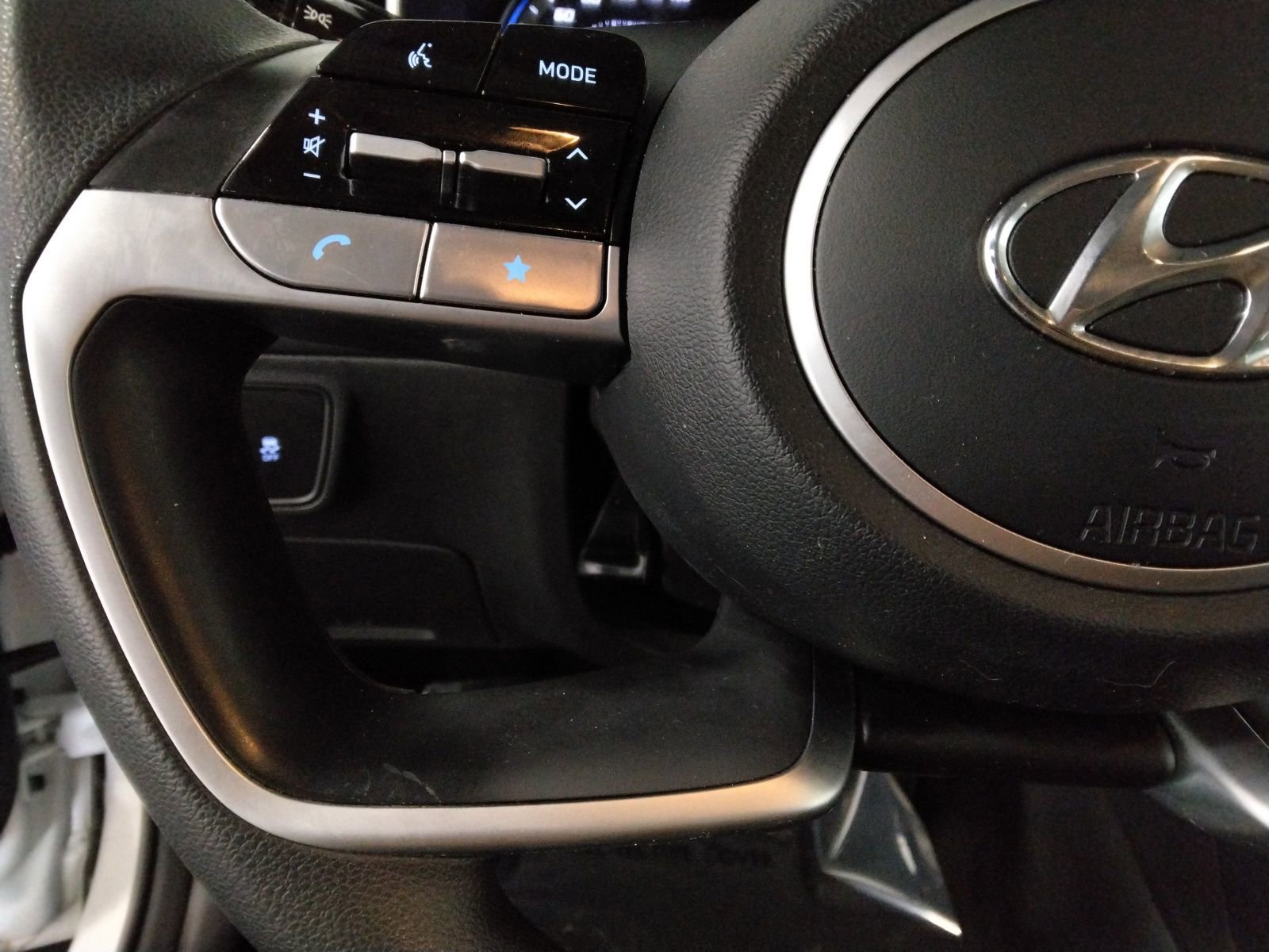 Used 2023 Hyundai Tucson SE image 12