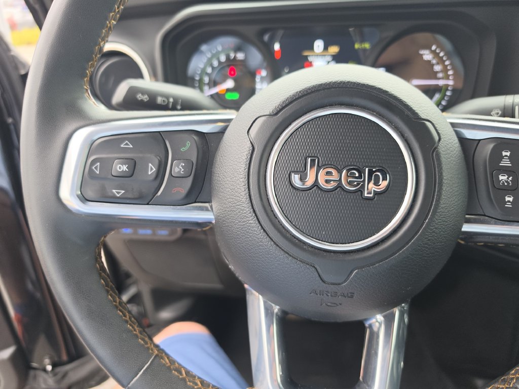 Used 2024 Jeep Wrangler Unlimited Sahara AWD/4WD image 17