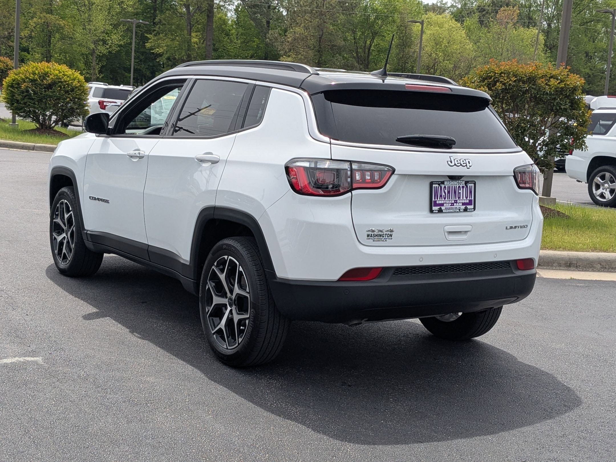Used 2025 Jeep Compass Limited AWD/4WD image 7