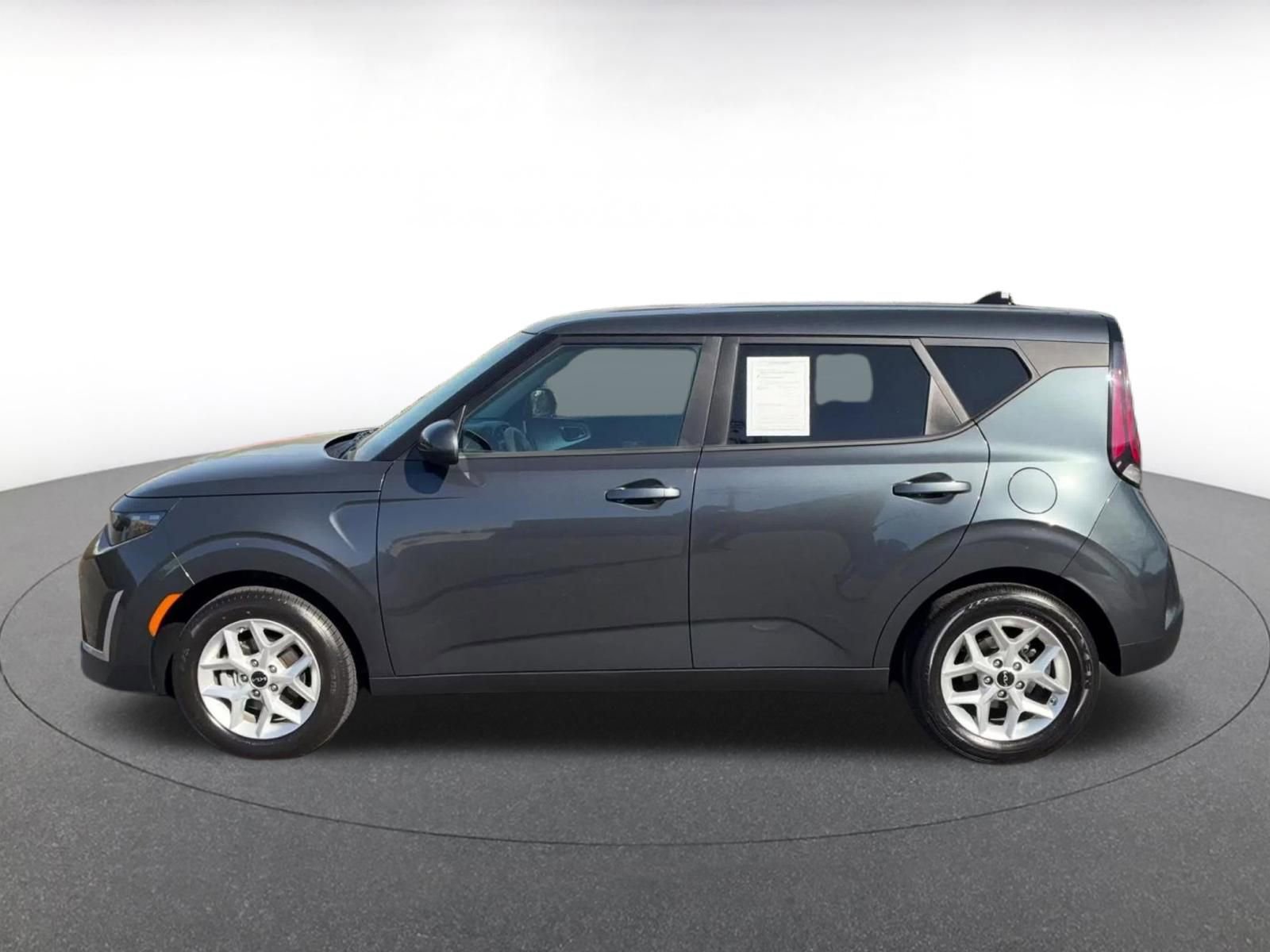 Used 2025 Kia Soul LX w/ LX Technology Package image 9