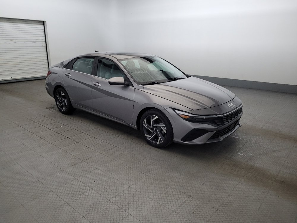 Used 2025 Hyundai Elantra Limited FWD image 11