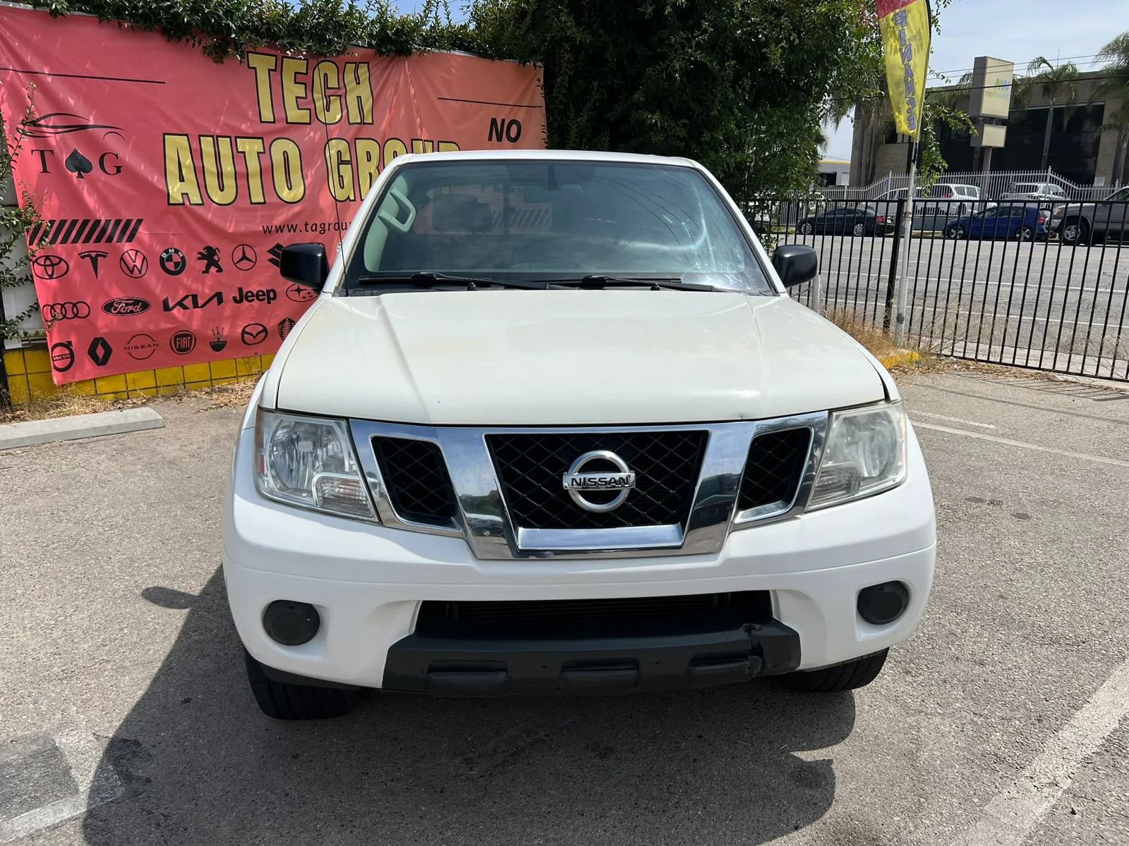 Used 2019 Nissan Frontier SV RWD image 2
