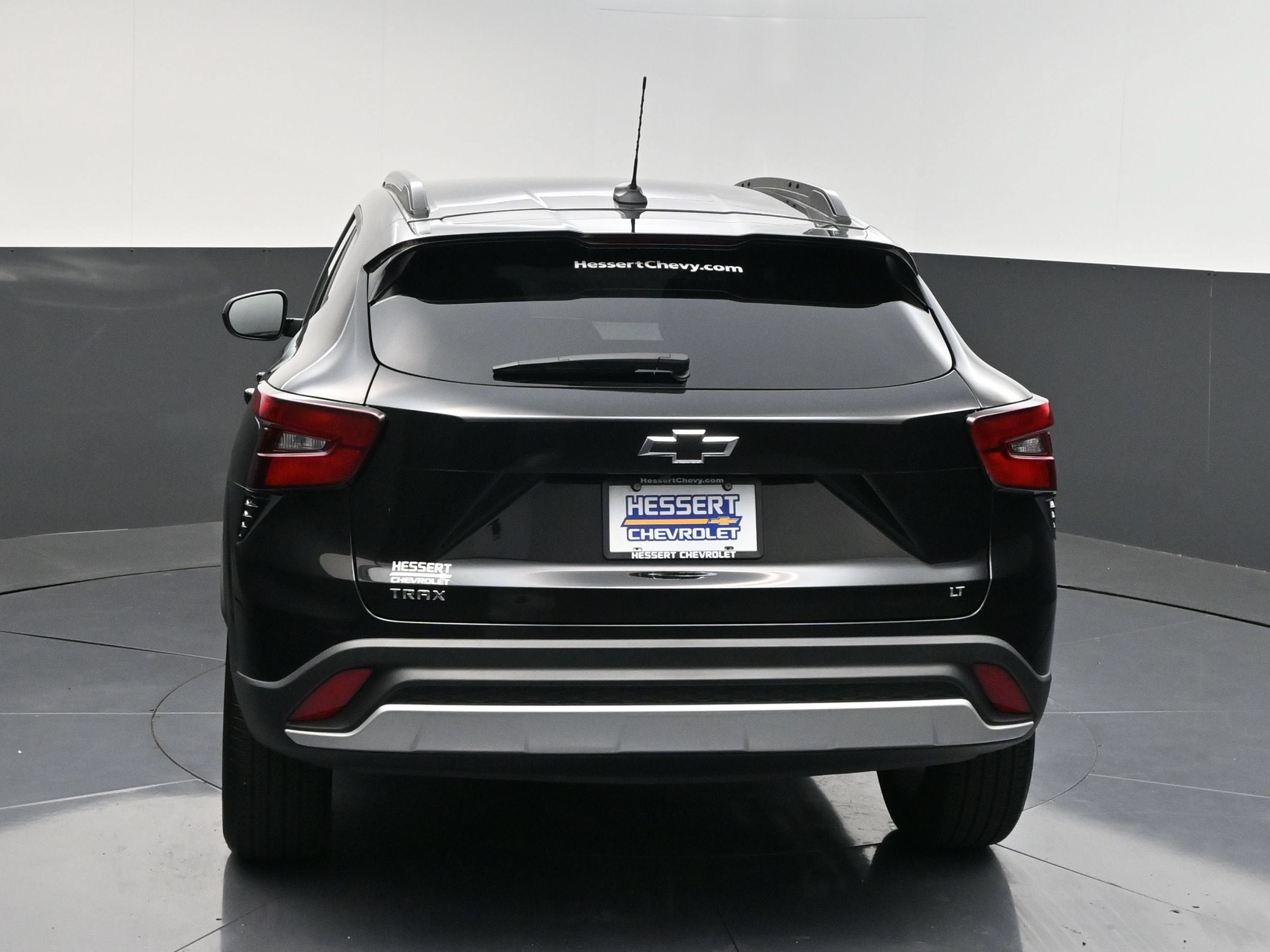Used 2025 Chevrolet Trax LT w/ LT Convenience Package FWD image 6