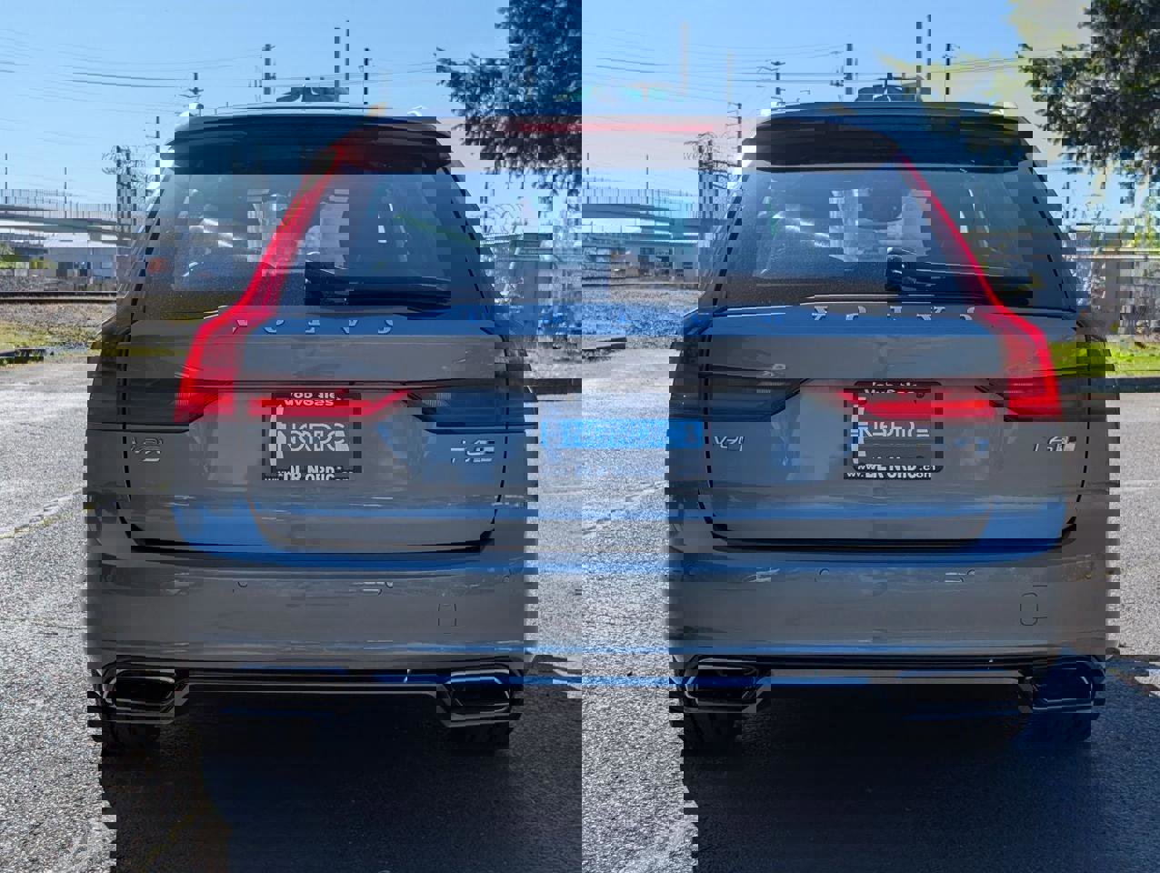 Used 2019 Volvo V90 T6 R-Design image 6