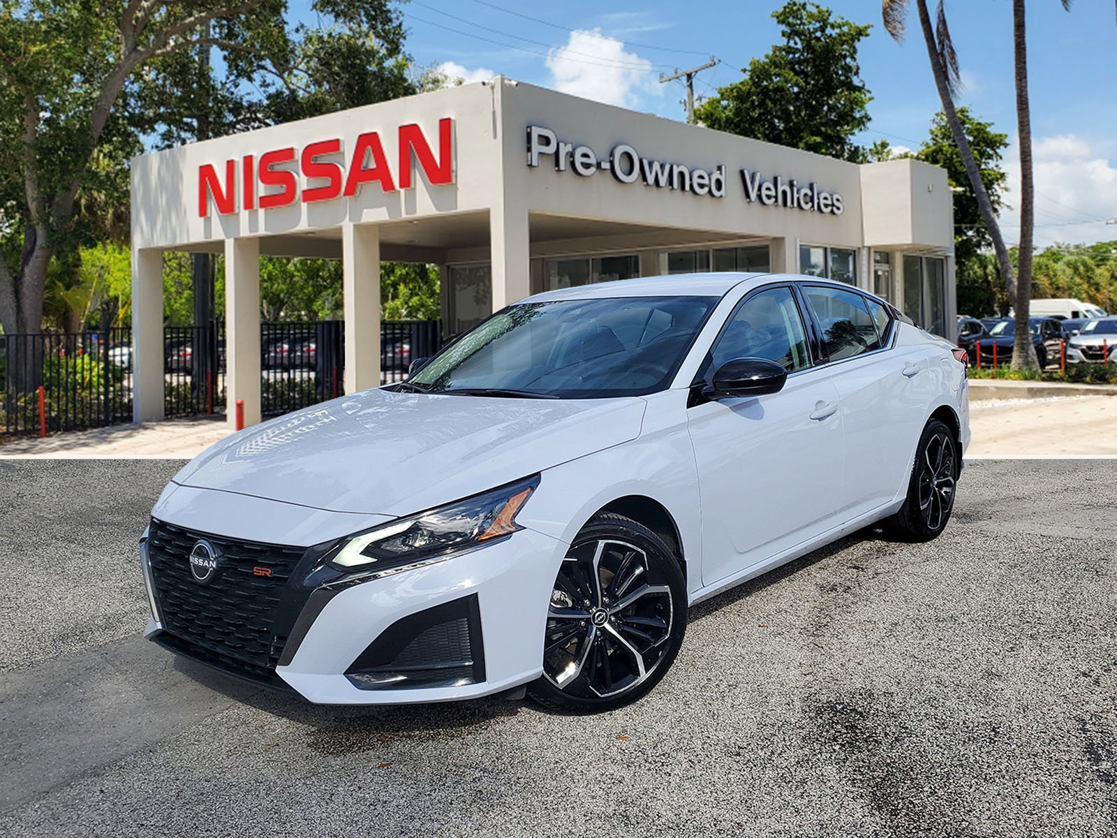 Certified 2025 Nissan Altima 2.5 SR AWD/4WD image 1