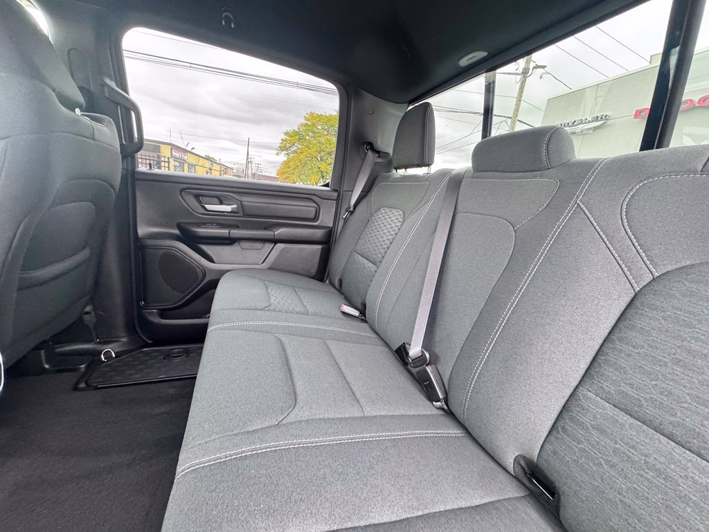 New 2026 RAM 1500 Express AWD/4WD image 18