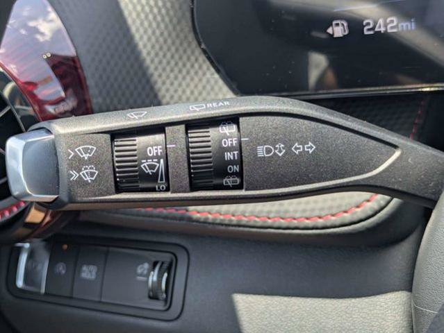New 2026 Chevrolet Equinox RS w/ Convenience Package III FWD image 32