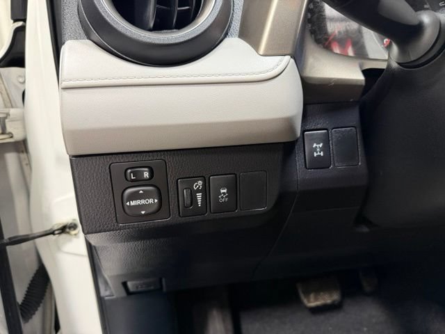 Used 2015 Toyota RAV4 LE AWD/4WD image 16