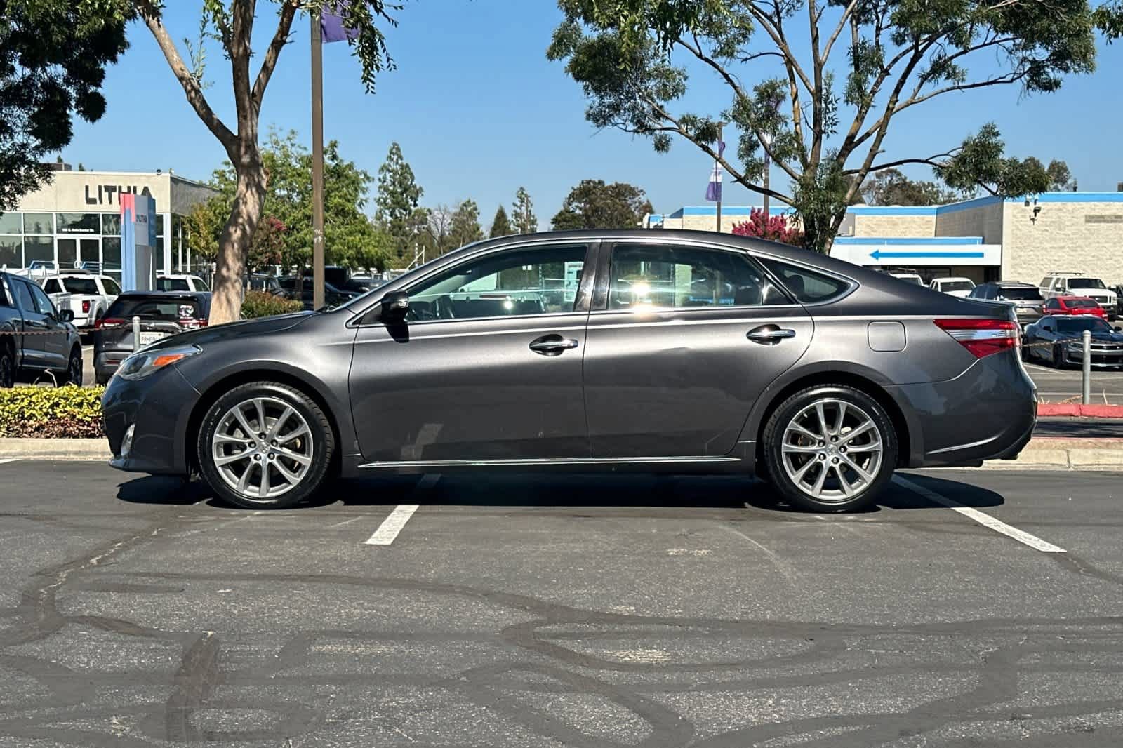 Used 2014 Toyota Avalon XLE Touring FWD image 5