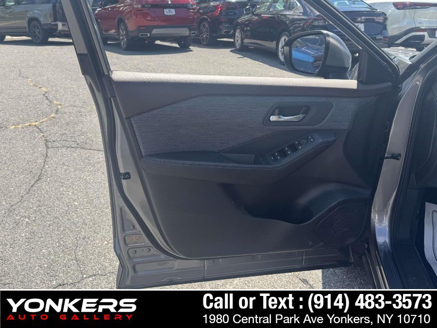 Used 2023 Nissan Rogue SV AWD/4WD image 11