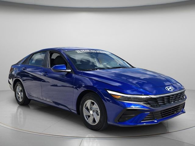 Used 2025 Hyundai Elantra SE w/ Cargo Package FWD image 9