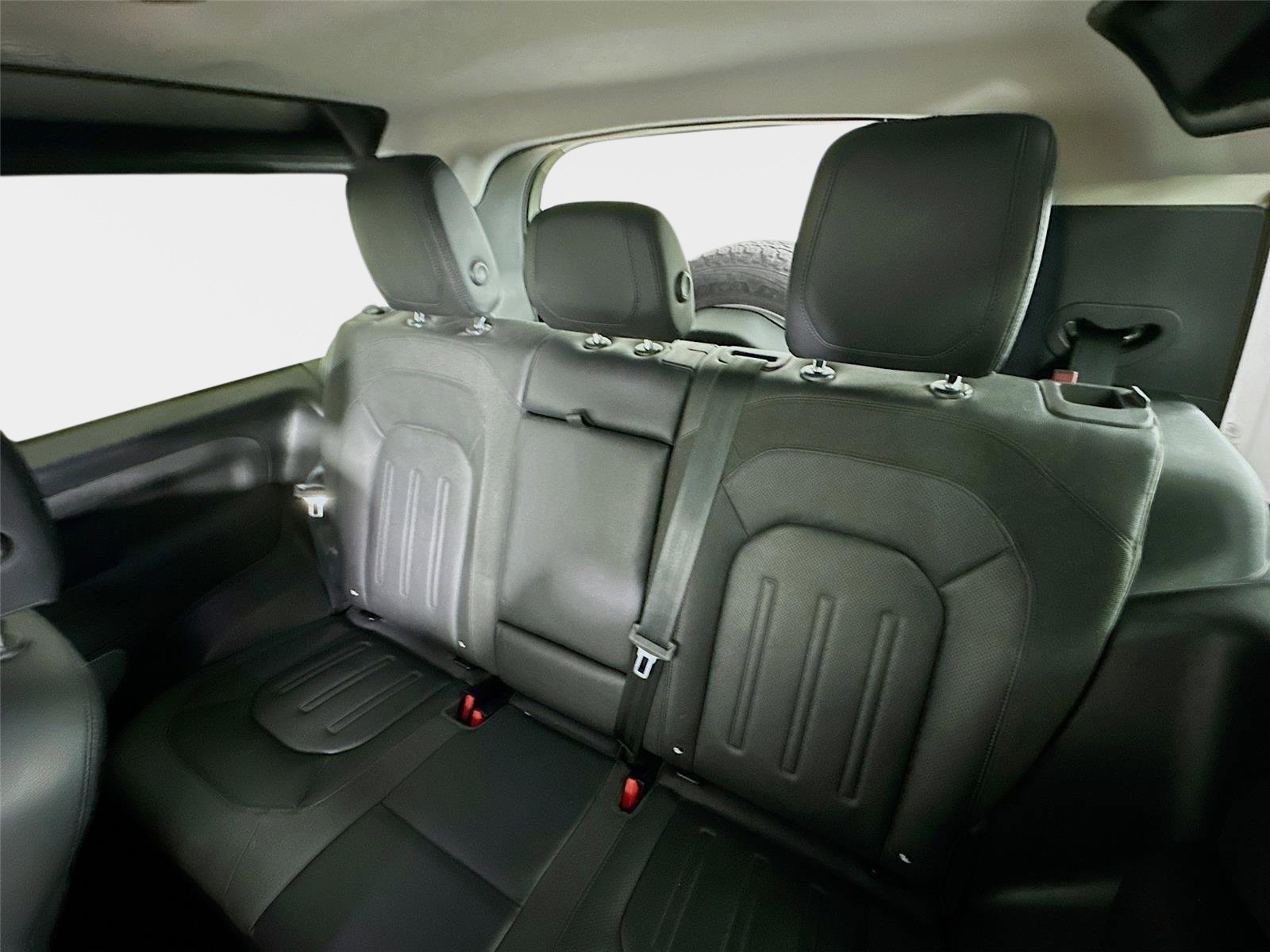 Used 2021 Land Rover Defender 90 First Edition image 32