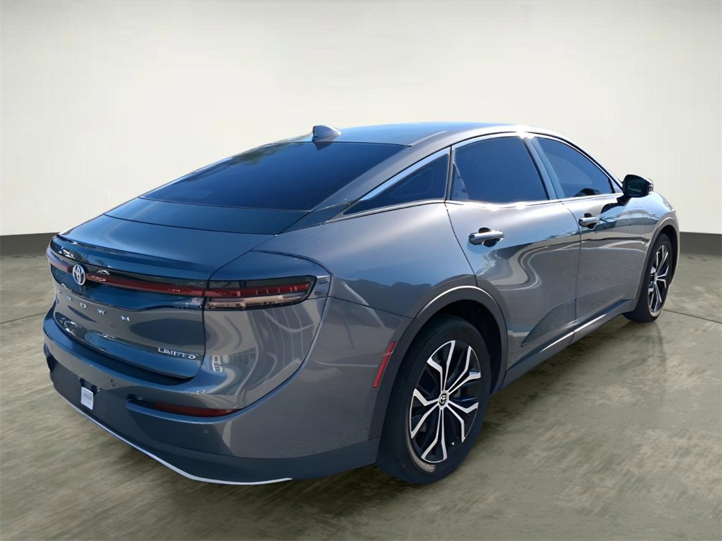 Used 2023 Toyota Crown XLE image 5