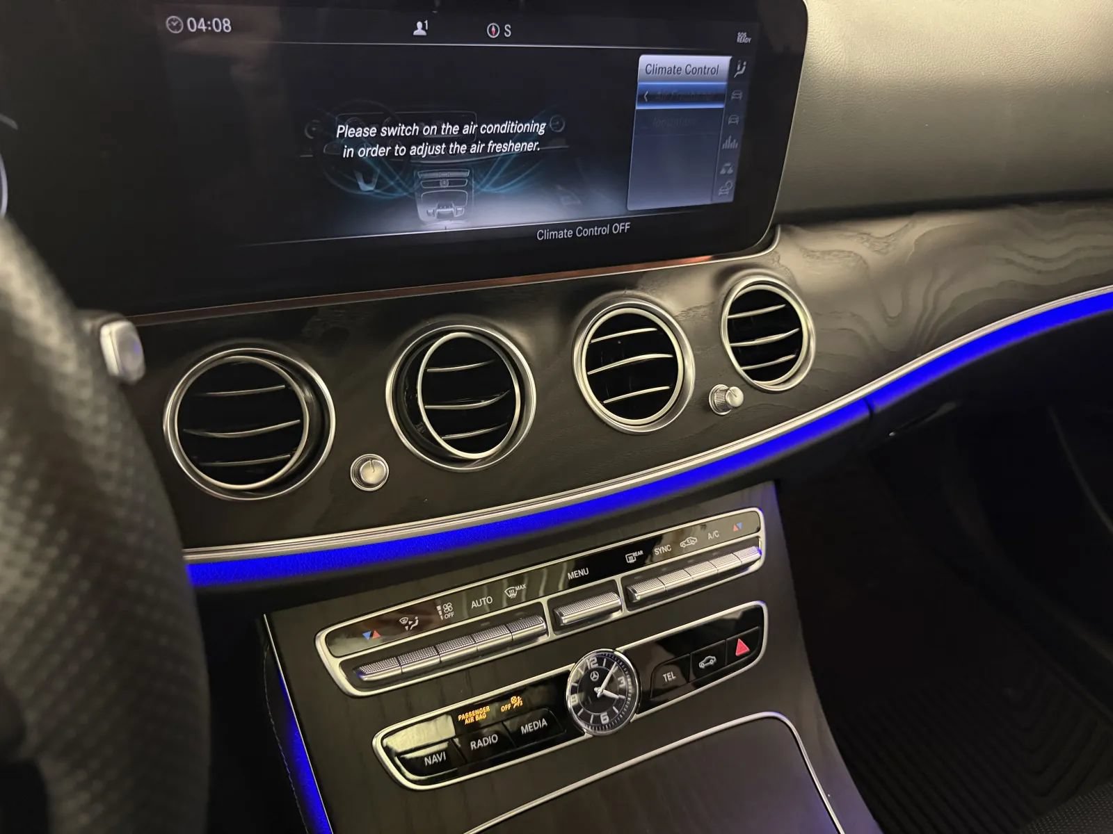 Used 2018 Mercedes-Benz E 300 4MATIC image 24