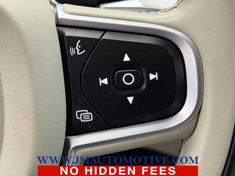 Used 2019 Volvo XC60 T5 Momentum w/ Multimedia Package AWD/4WD image 38